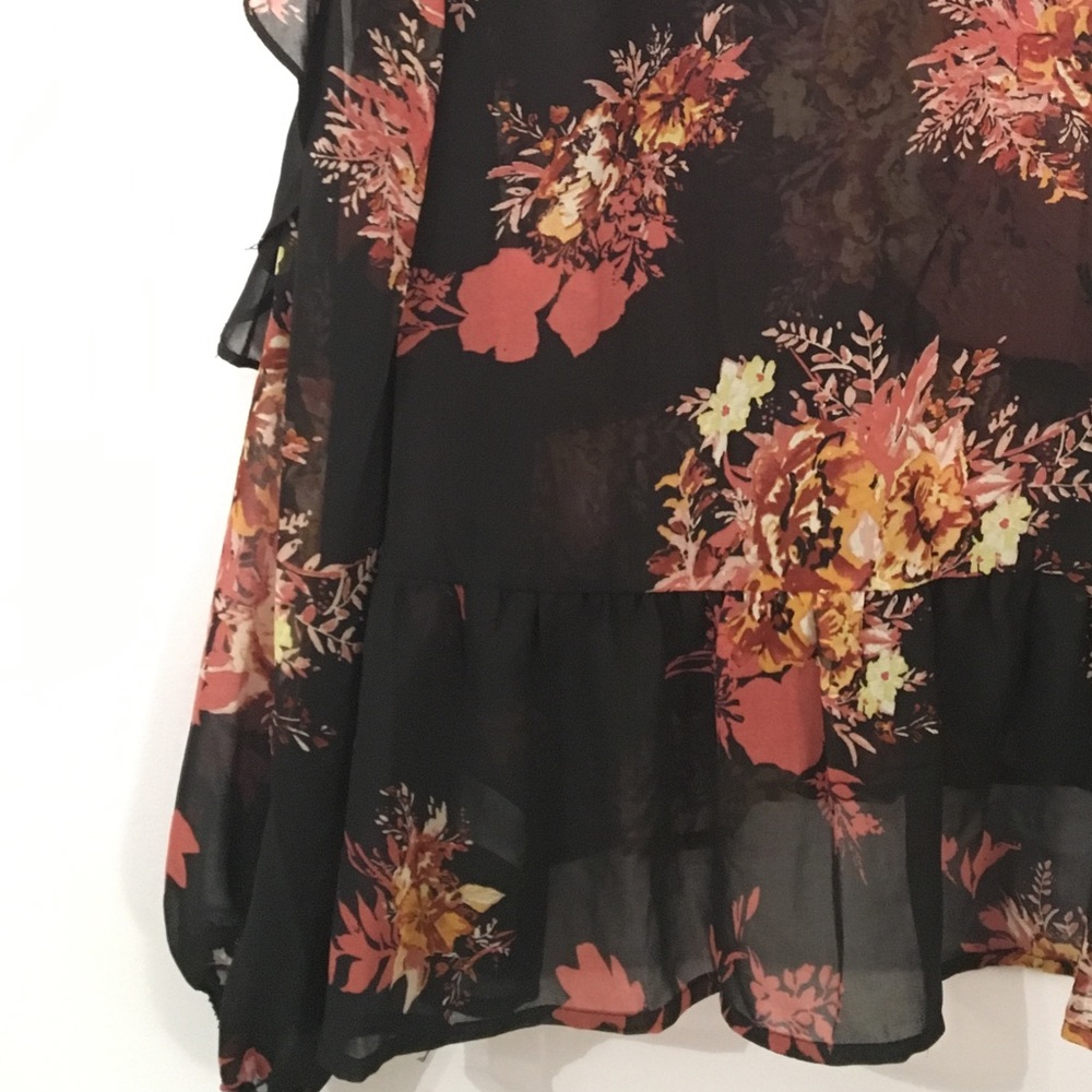 Halogen Floral Ruffle Cold Shoulder Top - Picture 4 of 5